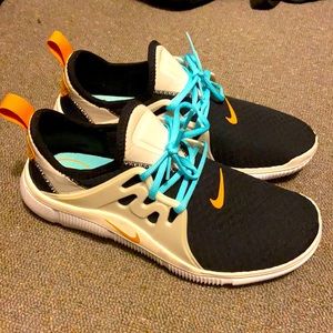 Women’s Nike Acalme Size 11